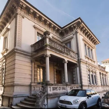 公寓 Three-room In Center *